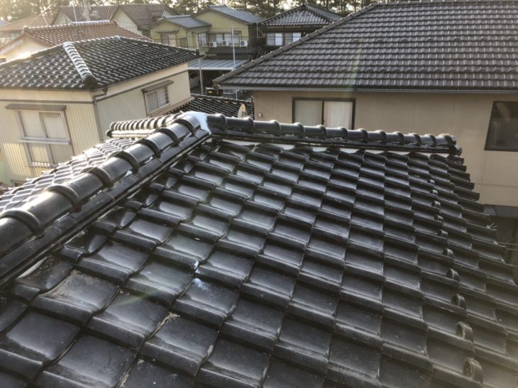 困った雨漏りも棟瓦の積み直しで解決！