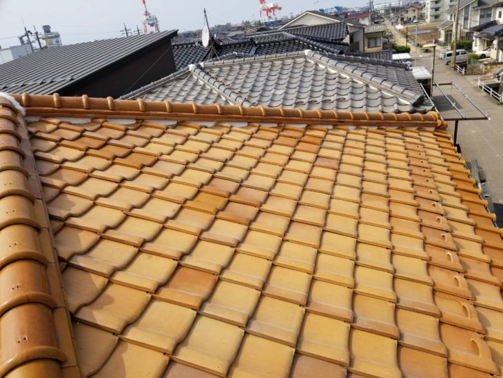 雨雪・台風に備え、傷んだ部分を見極めて屋根を整える瓦葺き替え