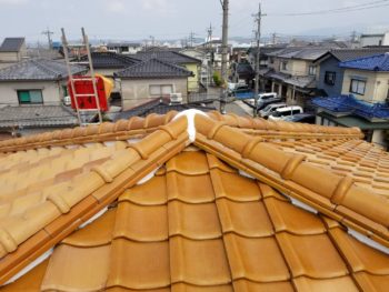 雨雪・台風に備え、傷んだ部分を見極めて屋根を整える瓦葺き替え