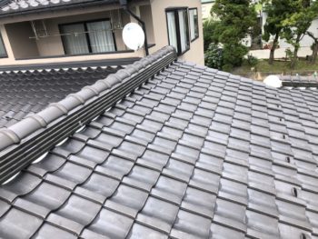ズレを整えることで隙間を解消し、雨水の侵入リスクを防ぎました。