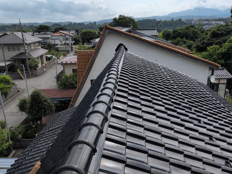 棟瓦が大きくずれた為瓦工事を実施いたしました。