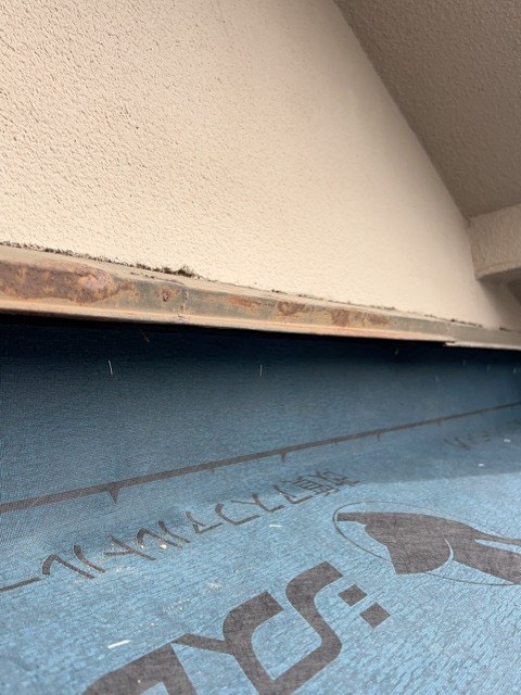 古い防水紙ですと雨漏りの原因になります。