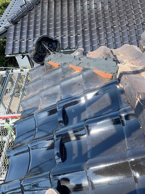 棟部分も漆喰にすき間があったので新しくします。