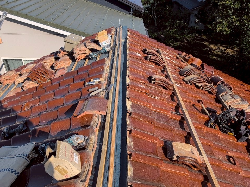 再度瓦を付け直していきます。