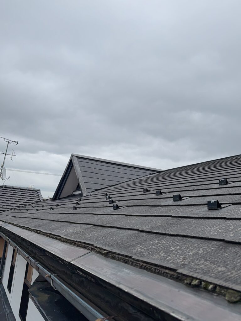 風の影響を受けやすく所々劣化も見られます。