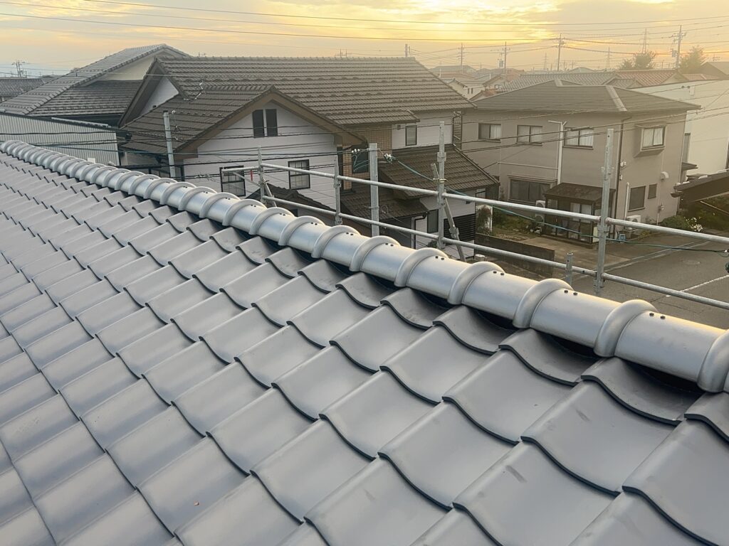 屋根の美観も向上し、お住まい全体が引き締まった印象になっています。