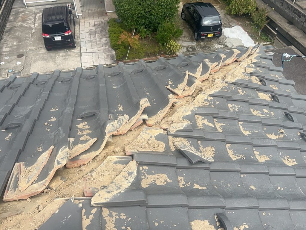 シンプル工法は強化棟や強力棟と言われ、棟自体を一体化させる工法になります。