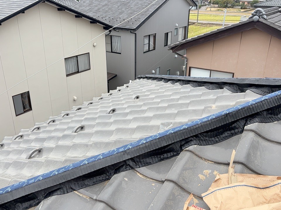 防水加工の後は棟を設置していきます。