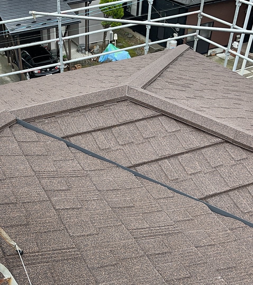 軽くて丈夫、雨にも強い石付き板金