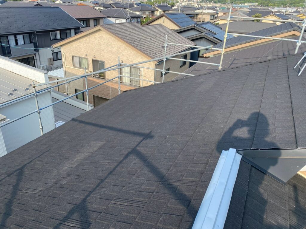 未施工の場合、棟の固定が不十分な状態では、屋根全体の耐久性にも影響する可能性があります。