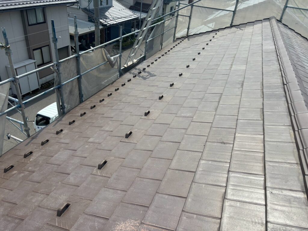 【白山市】瓦締め直し工事｜ズレた瓦は放置NG 雨漏り前に内部から補修し安心の屋根へ