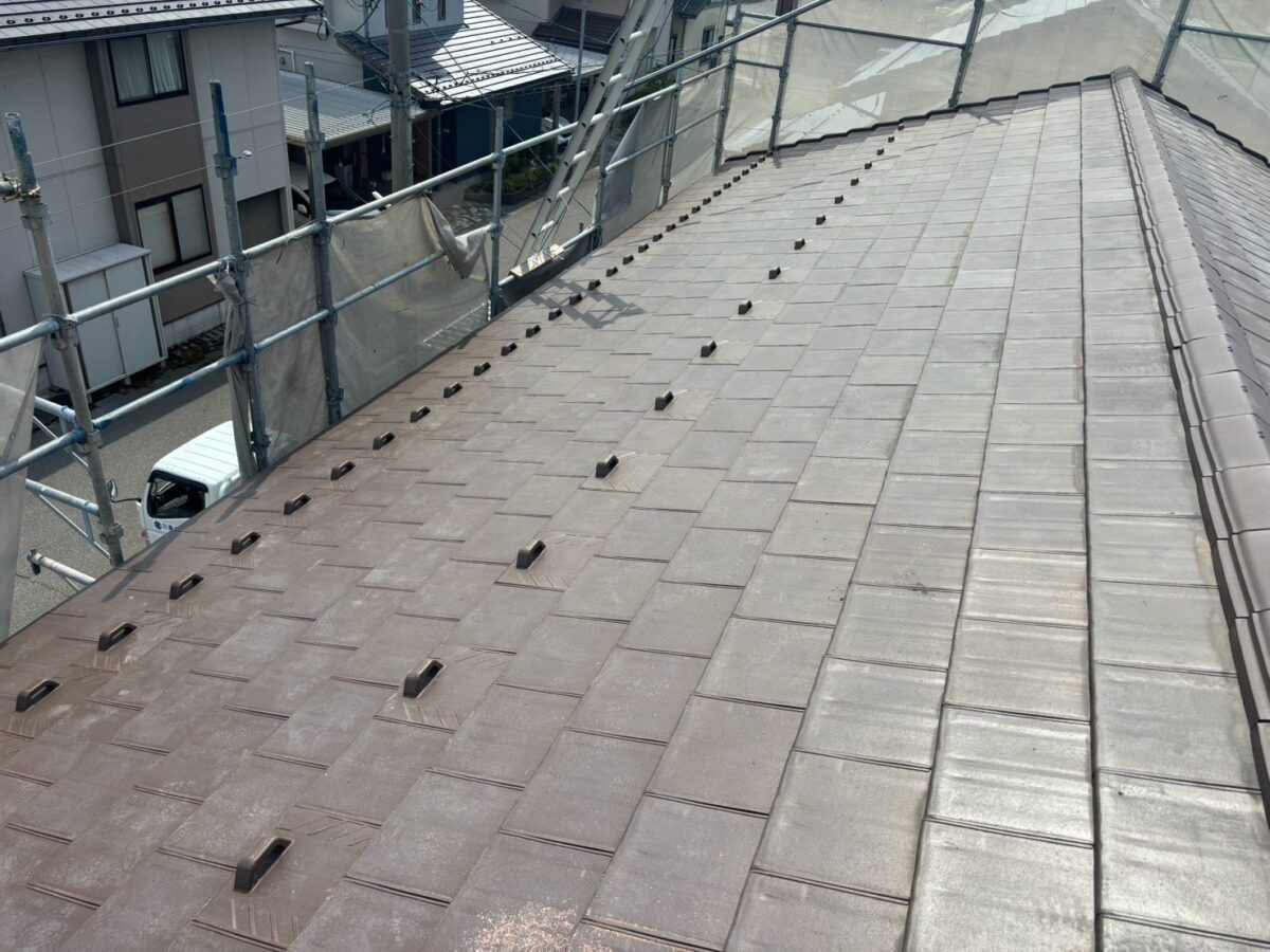 【白山市】瓦締め直し工事｜ズレた瓦は放置NG 雨漏り前に内部から補修し安心の屋根へ
