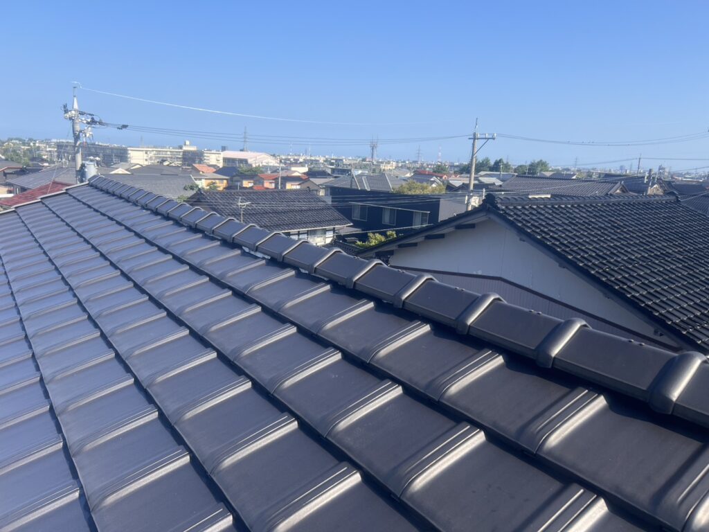 【金沢市】棟瓦締め直し｜ズレた棟瓦を整え雨漏り不安を解消し安心の屋根へ