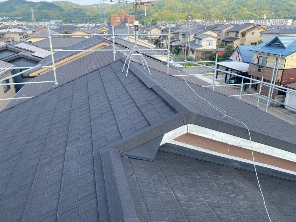 【野々市市】スレート屋根カバー工事｜劣化・ひび割れを改善し雨雪に強い屋根へ