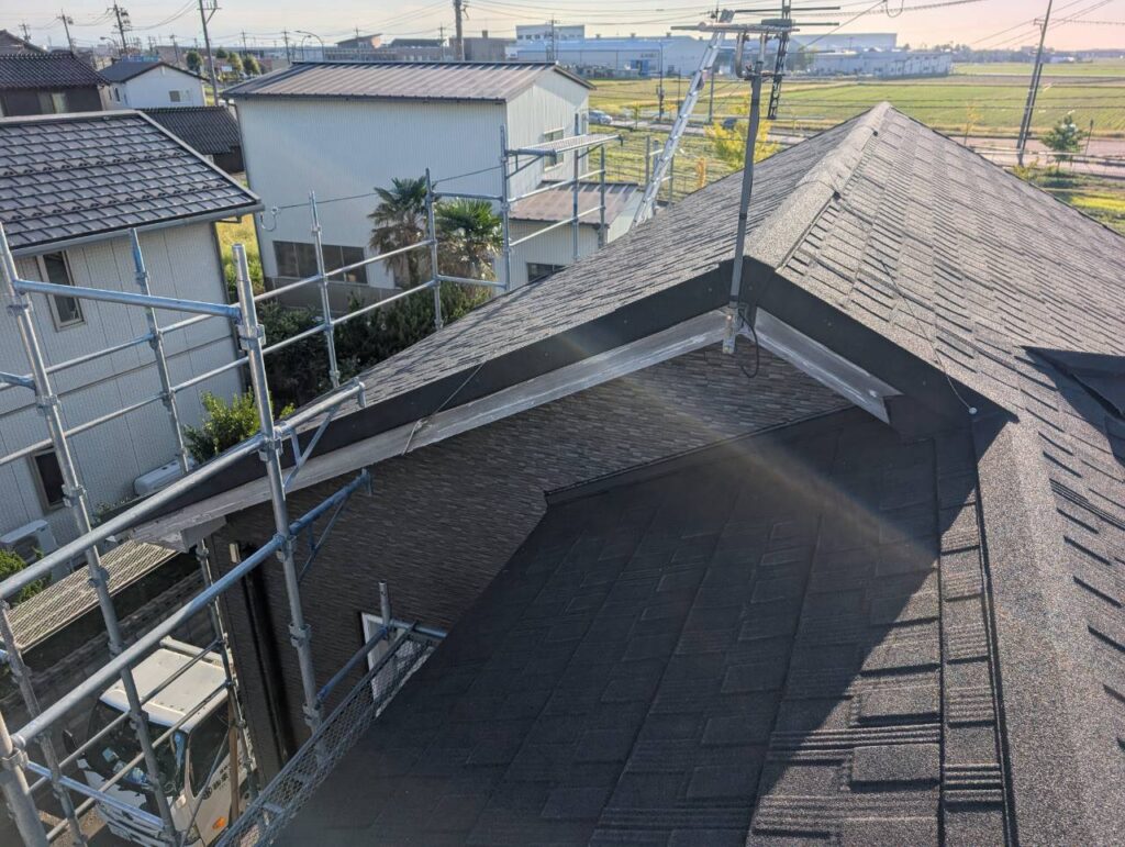 【金沢市】屋根カバー工法｜築25年、色あせ・防水低下をTルーフで改善